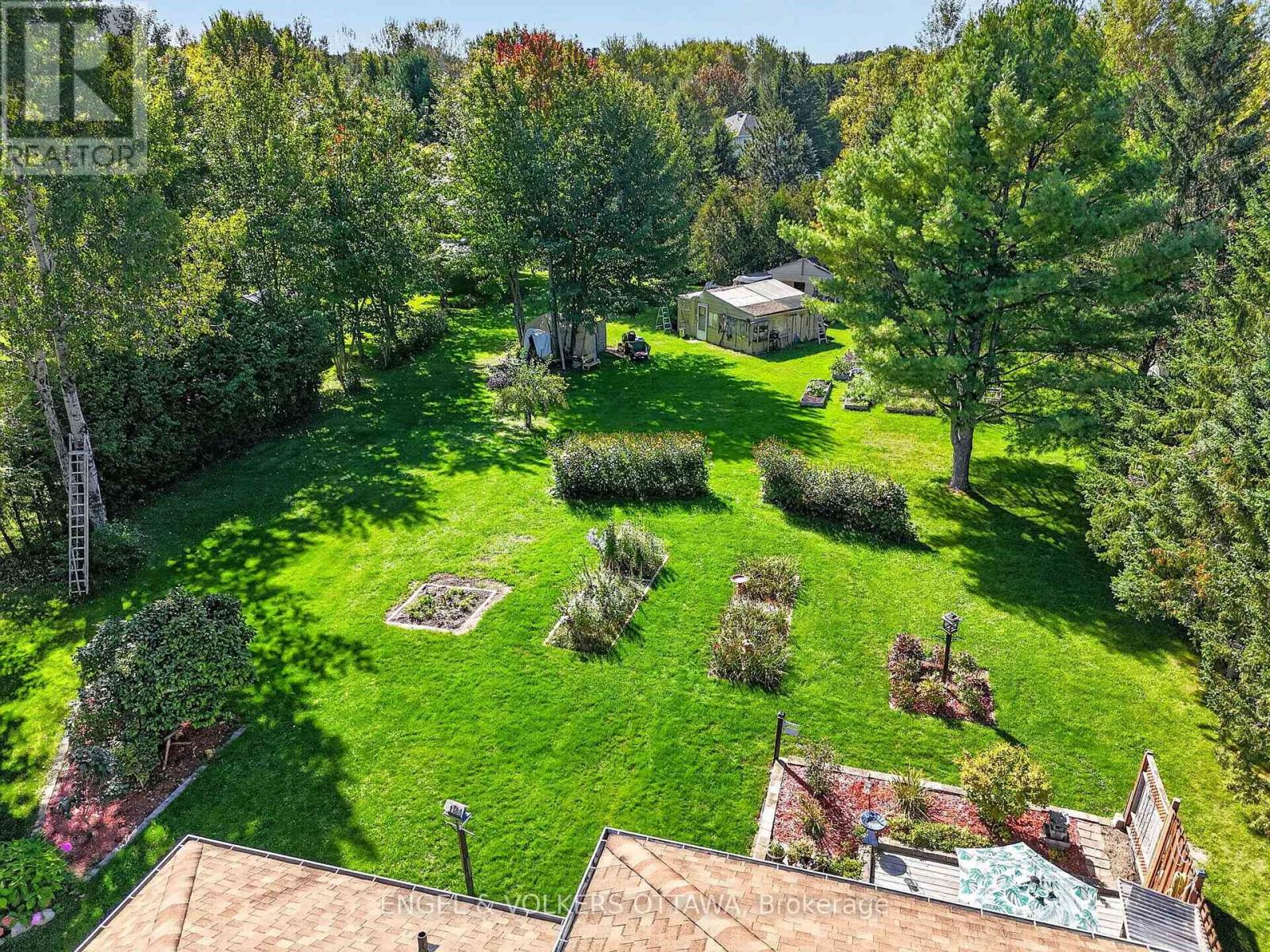 1124 DES POMMIERS STREET - Image 36