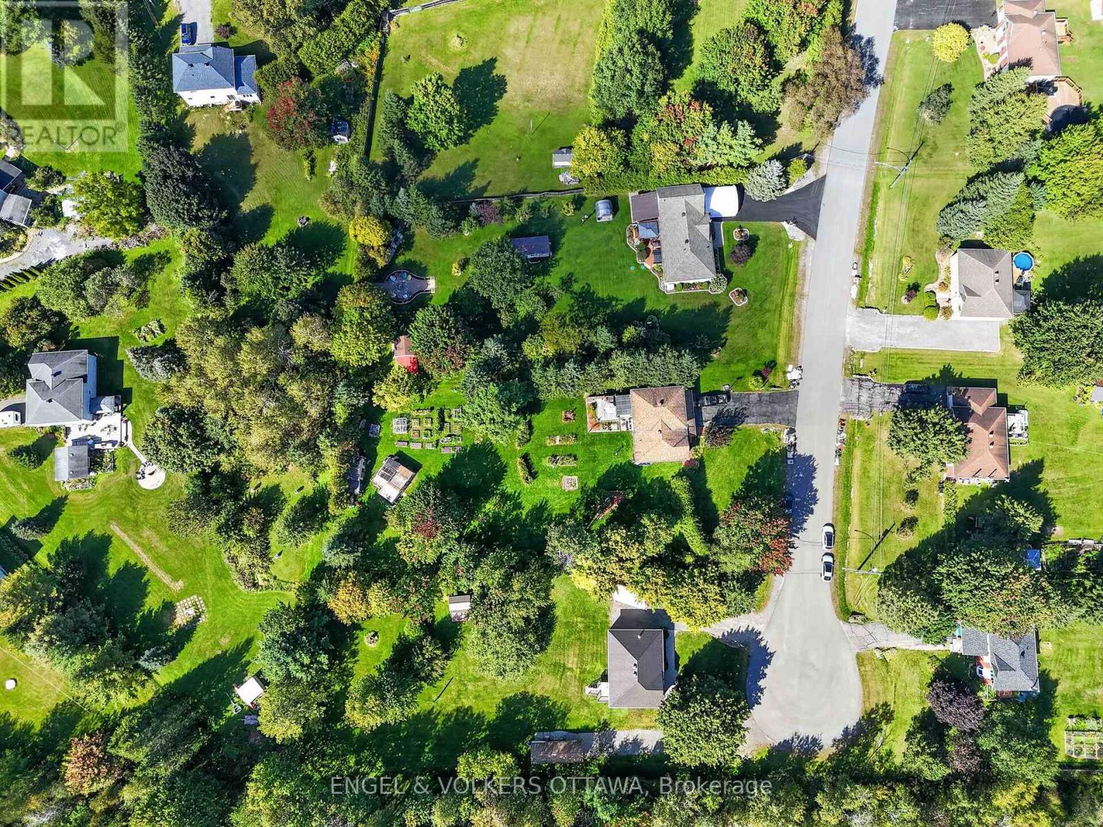 1124 DES POMMIERS STREET - Image 37