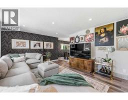 Living room - 513 Oakridge Way Sw, Calgary, AB T2V1T5 Photo 10