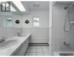 Bathroom - 1809 Pritchard Rd, Cowichan Bay, BC V0R1N1 Photo 17