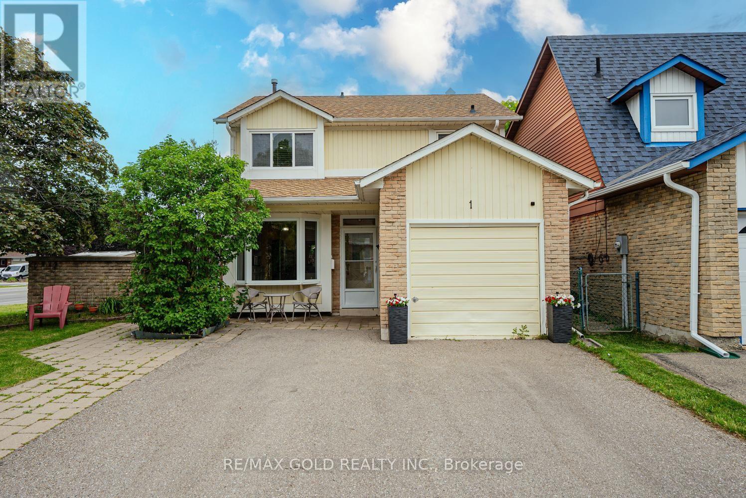 1 WOLVERTON CRESCENT, Brampton (Central Park)