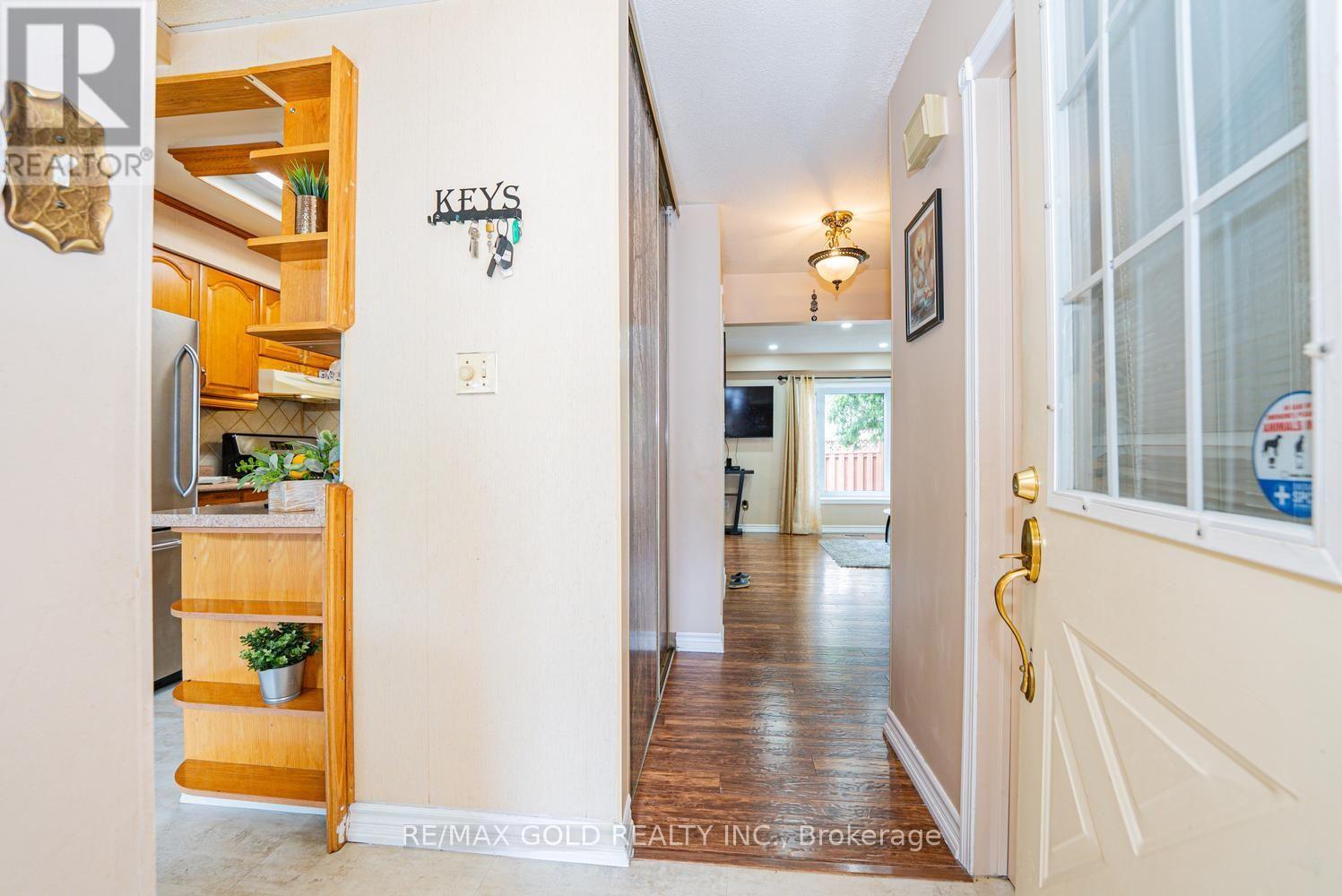 1 WOLVERTON CRESCENT, Brampton (Central Park) — photo 5