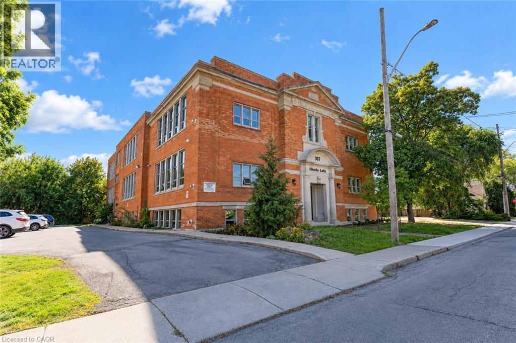 357 HUNTER Street W Unit# 16, Hamilton — photo 2