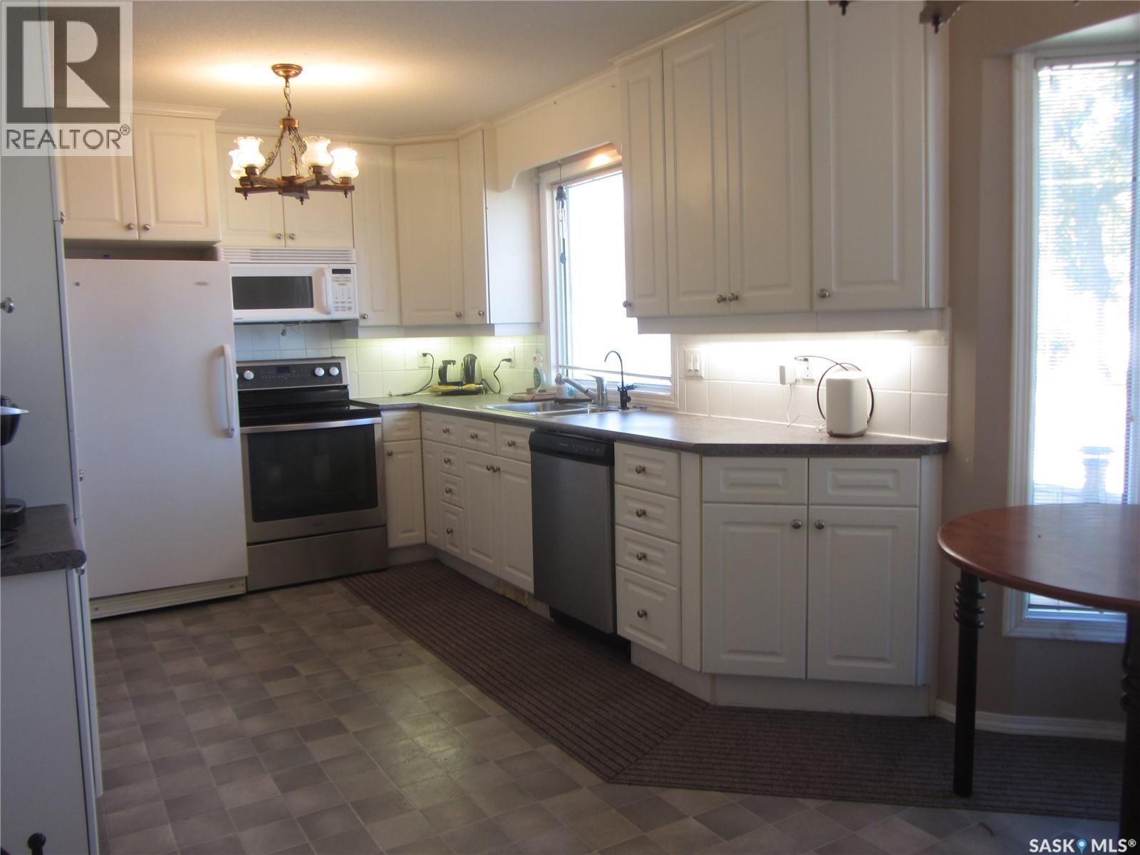 2400 McPherson AVENUE - 4