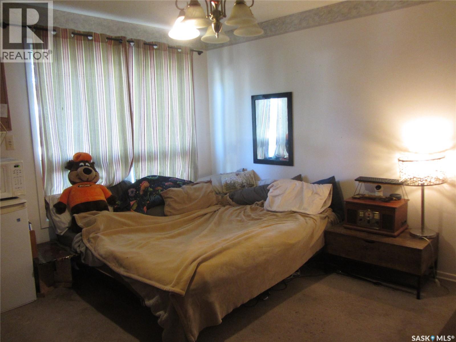 2400 McPherson AVENUE - 6