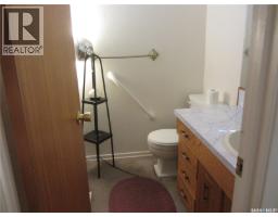 4pc Bathroom - 2400 Mcpherson Avenue, Saskatoon, SK S7J0S9 Photo 7