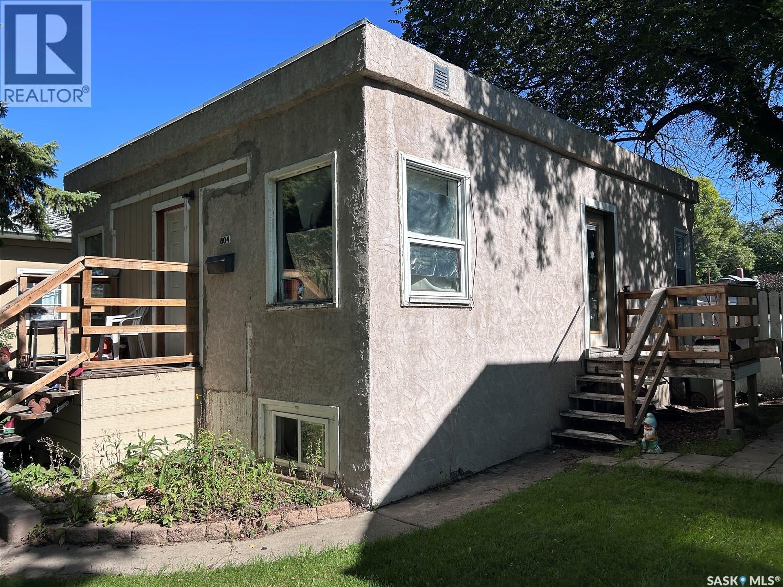 804 F AVENUE N, Saskatoon — photo 2