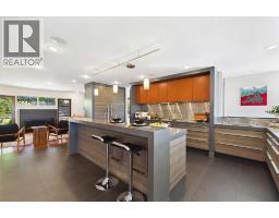 2pc Bathroom - 2312 Juniper Road Nw, Calgary, AB T2N3V2 Photo 12