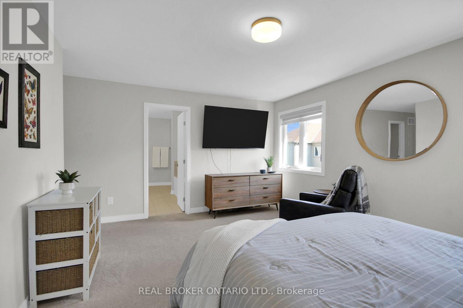 352 FINIAL WAY - Image 16