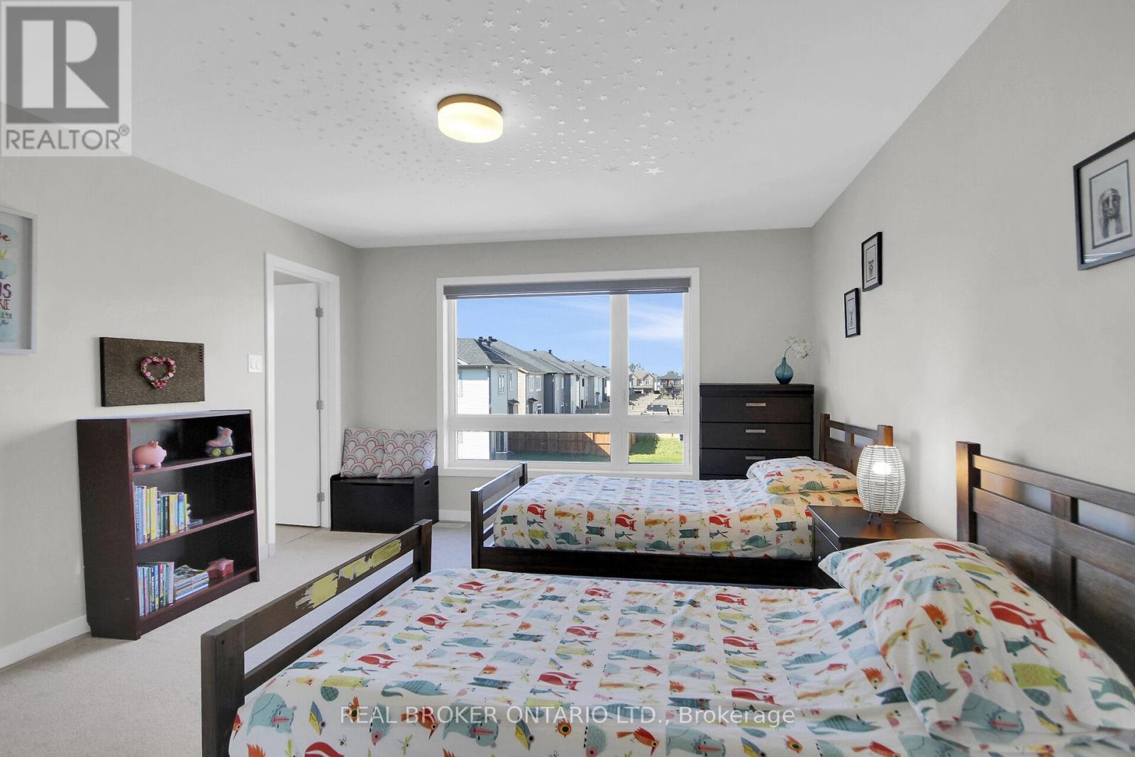 352 FINIAL WAY - Image 24