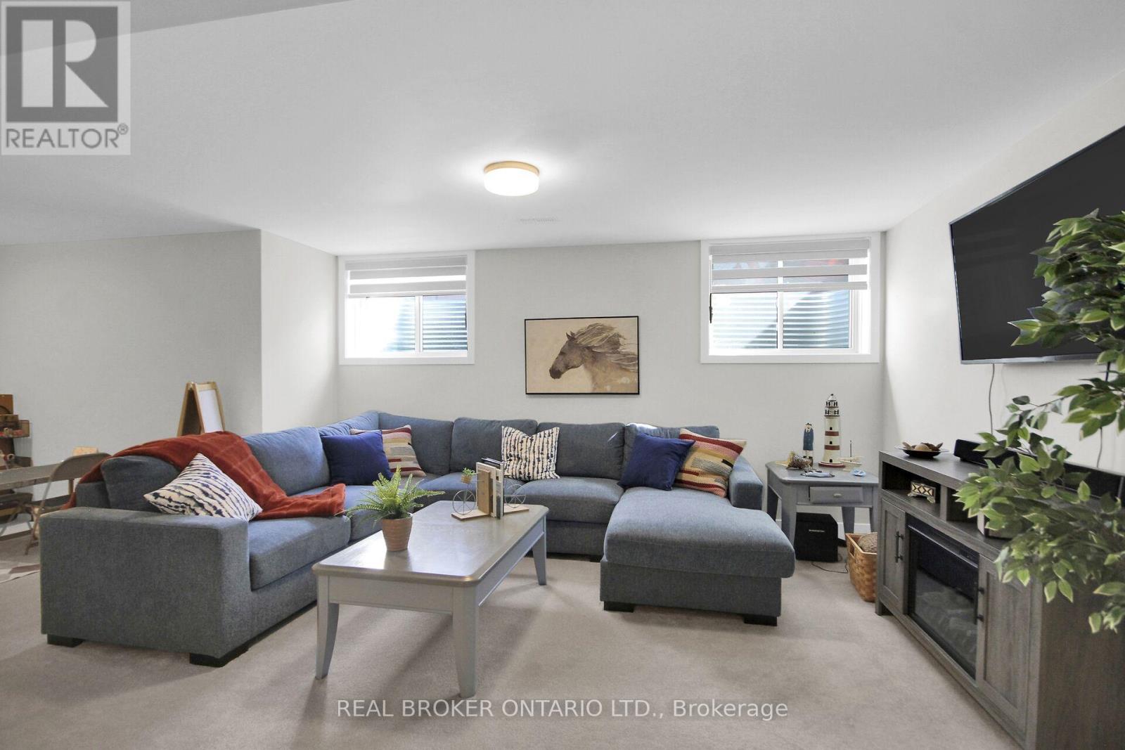 352 FINIAL WAY - Image 25