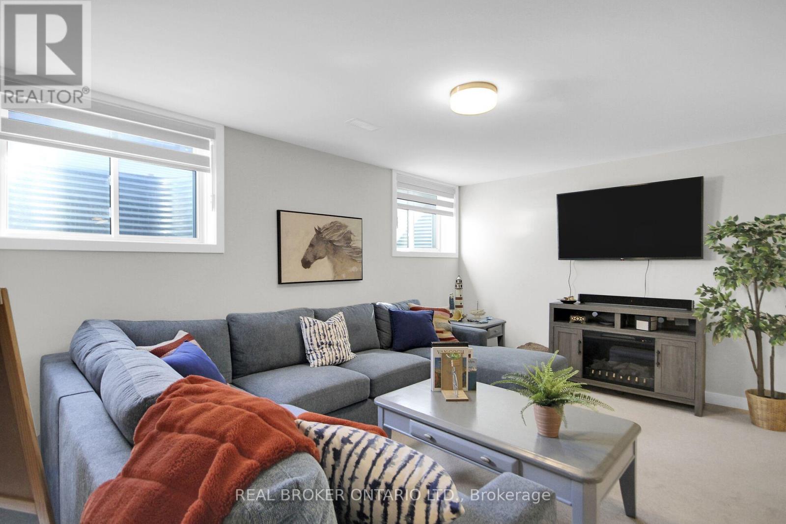 352 FINIAL WAY - Image 26