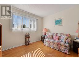 Bathroom - 1817 Gilbert Avenue, Ottawa, ON K2C1A5 Photo 12