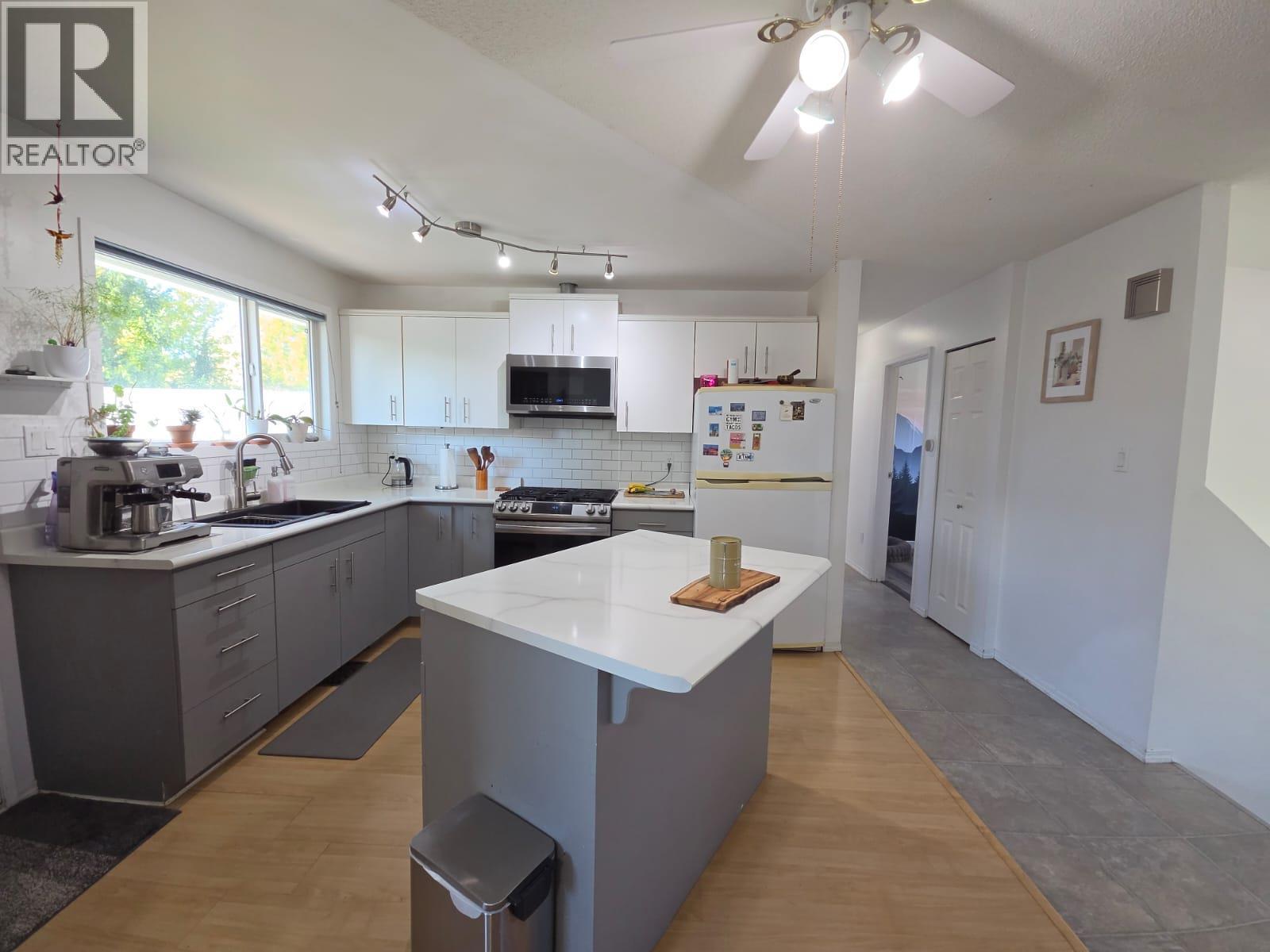 4909 45 Street NE - 10
