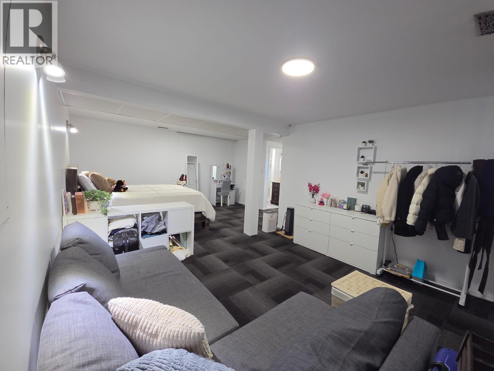 4909 45 Street NE - 36