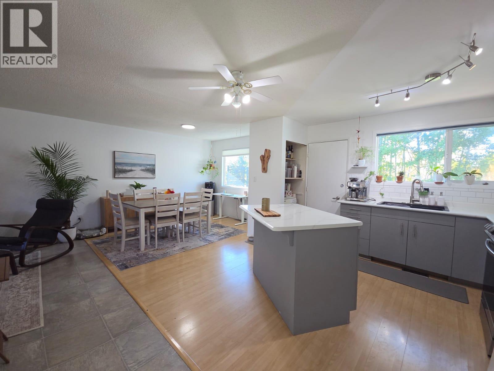 4909 45 Street NE - 8