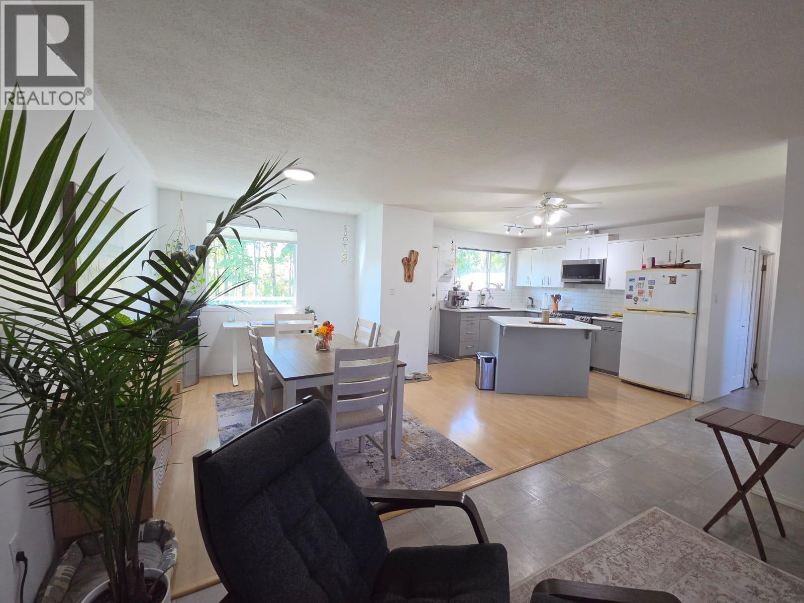 4909 45 Street NE - 6