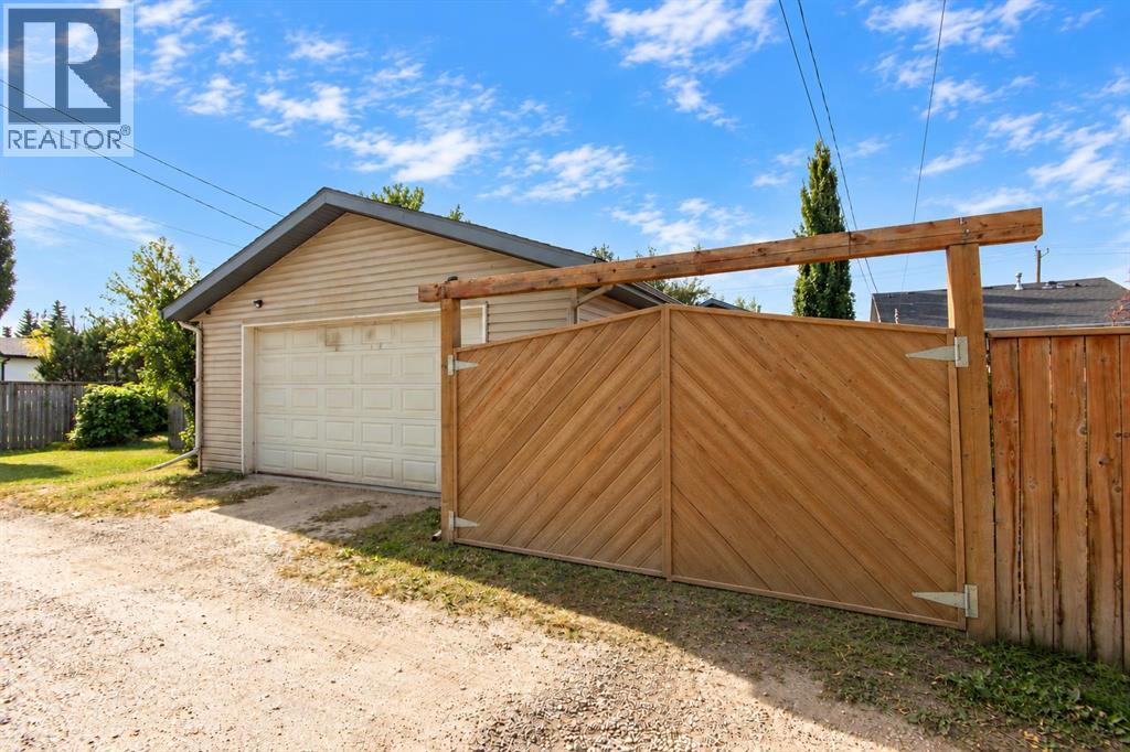 Listing photo – 5851 58 Avenue, Red Deer