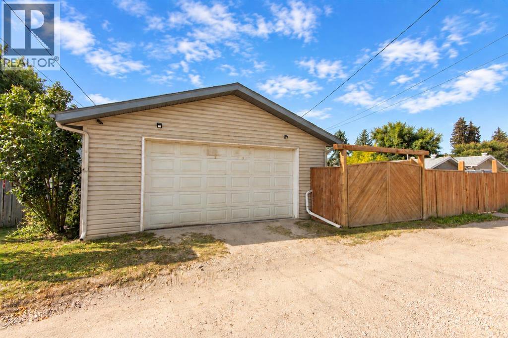 Listing photo – 5851 58 Avenue, Red Deer