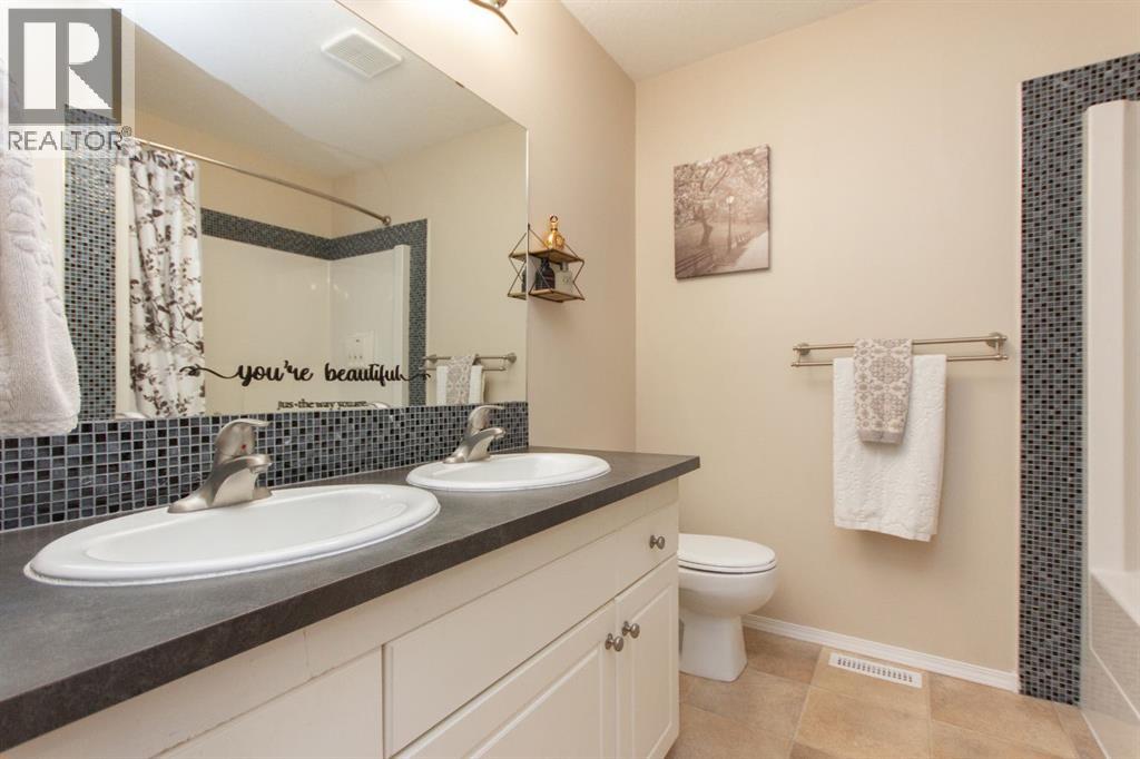 Listing photo – 5851 58 Avenue, Red Deer