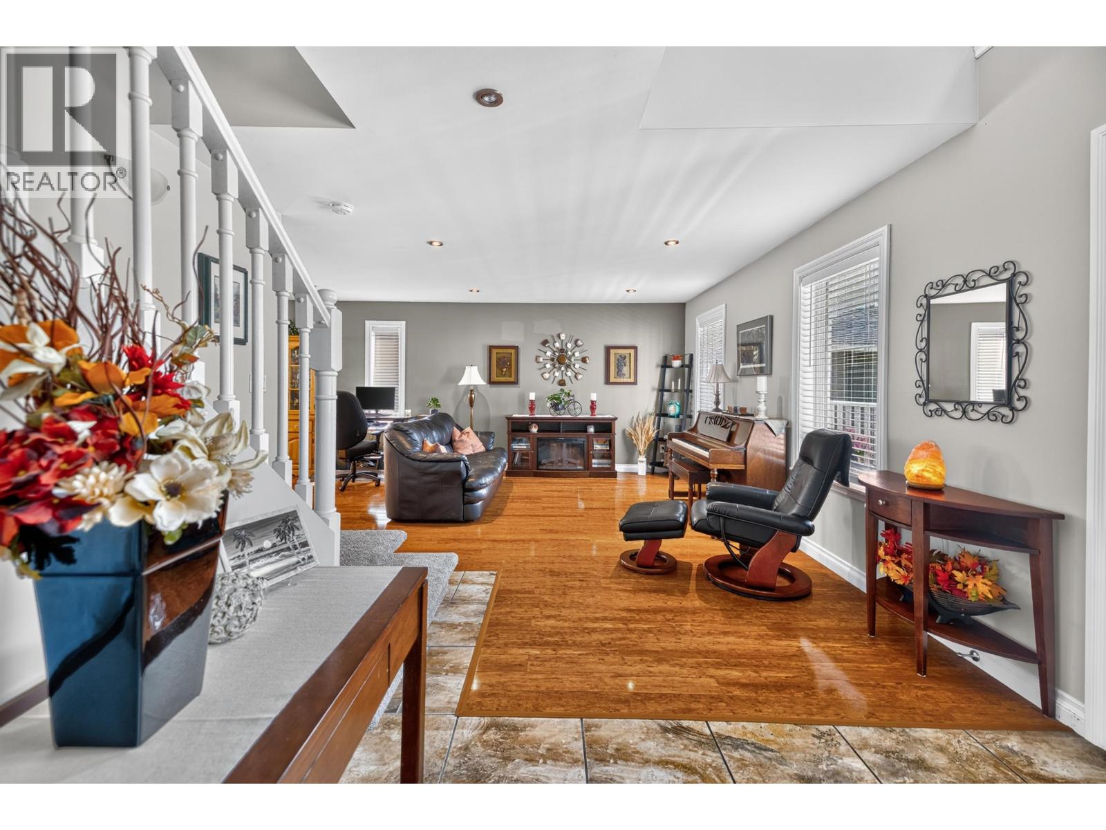 939 FRASER AVENUE - 14