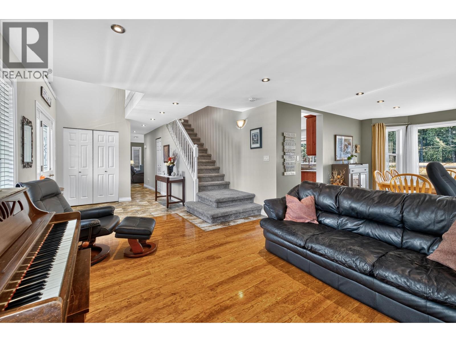 939 FRASER AVENUE - 17