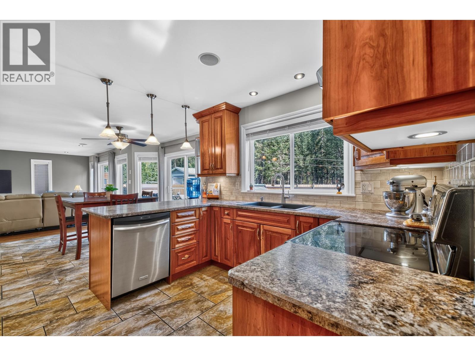 939 FRASER AVENUE - Image 5