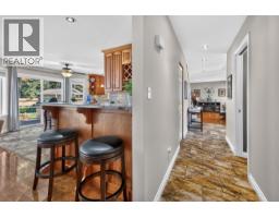 Foyer - 939 Fraser Avenue, 100 Mile House, BC V0K2E0 Photo 12