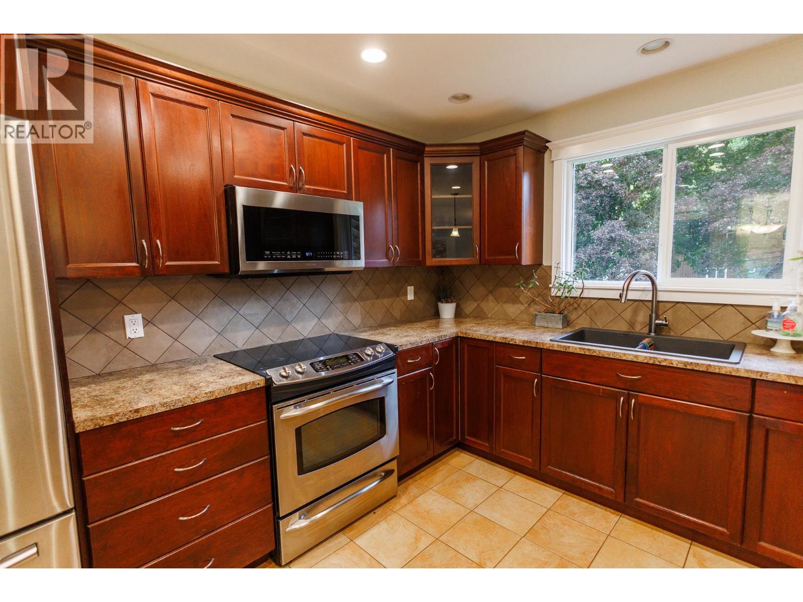 4924 LABELLE AVENUE - 2