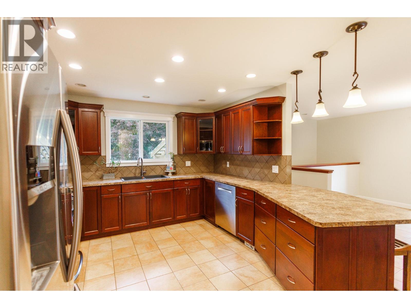 4924 LABELLE AVENUE - 3