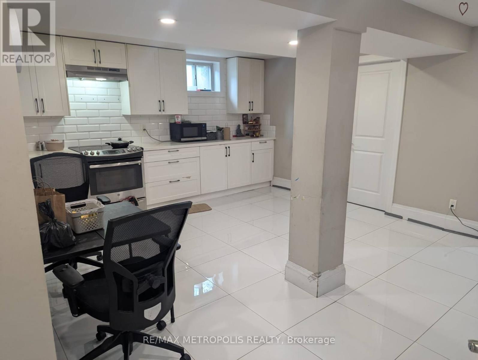 BSMT - 181 FLORA DRIVE, Toronto (Dorset Park) — photo 2