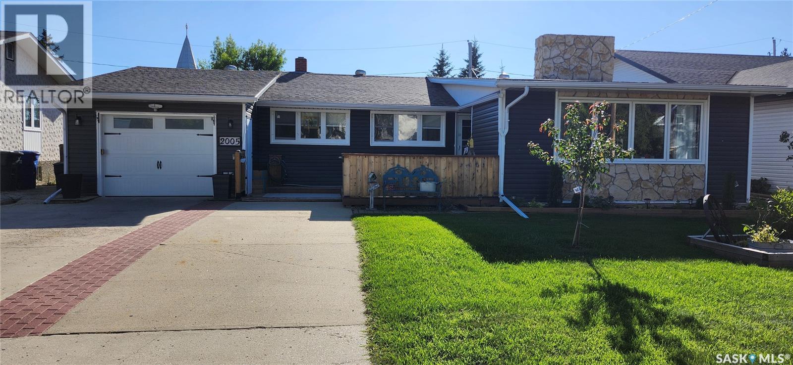 2005 8th STREET, Rosthern