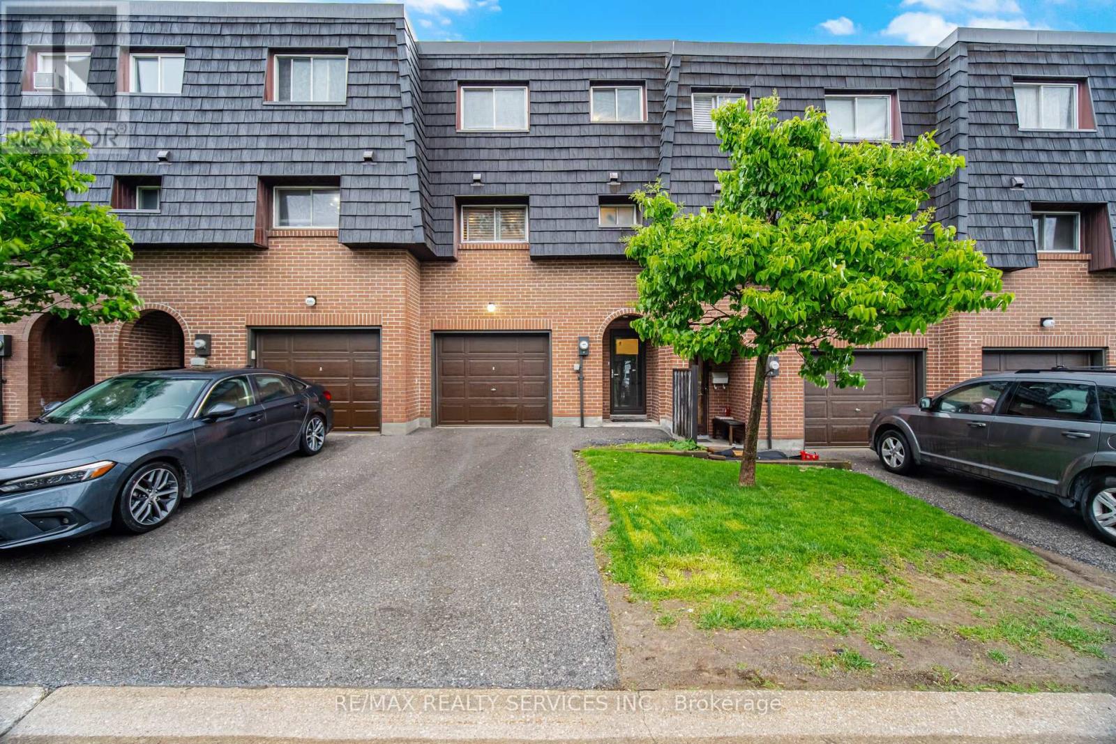 154 DARRAS COURT, Brampton (Southgate)