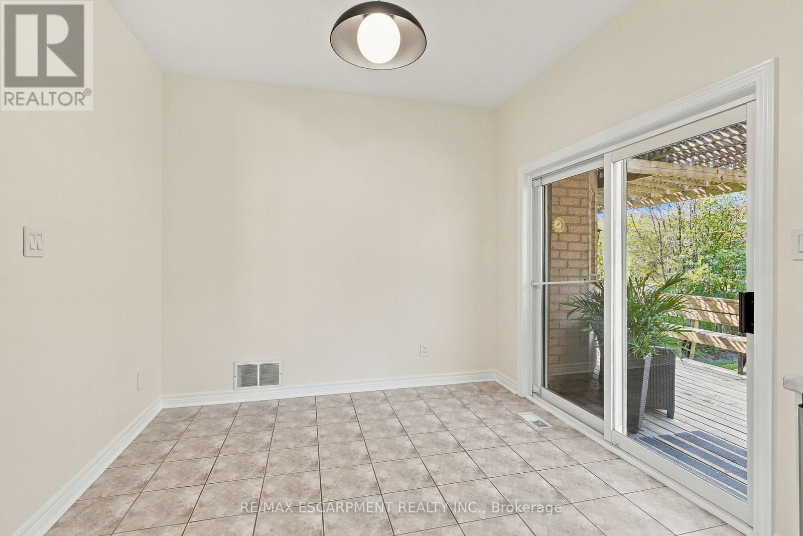 15 DALRYMPLE DRIVE - 16