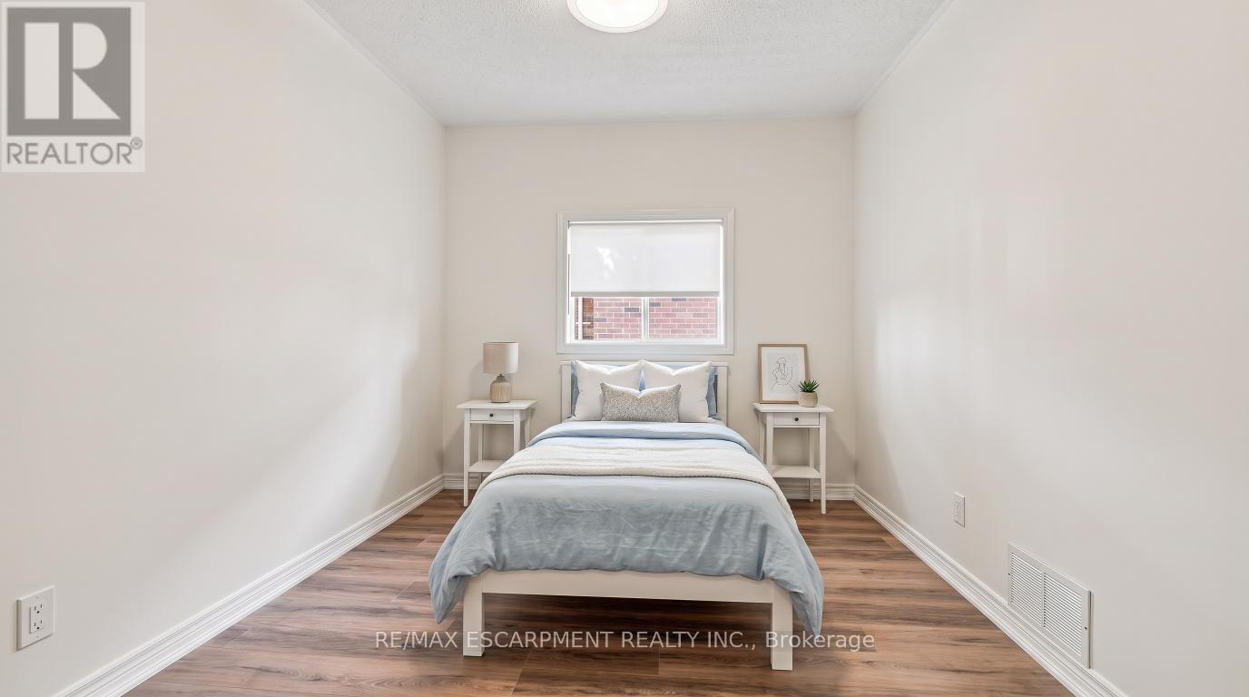 15 DALRYMPLE DRIVE - 25