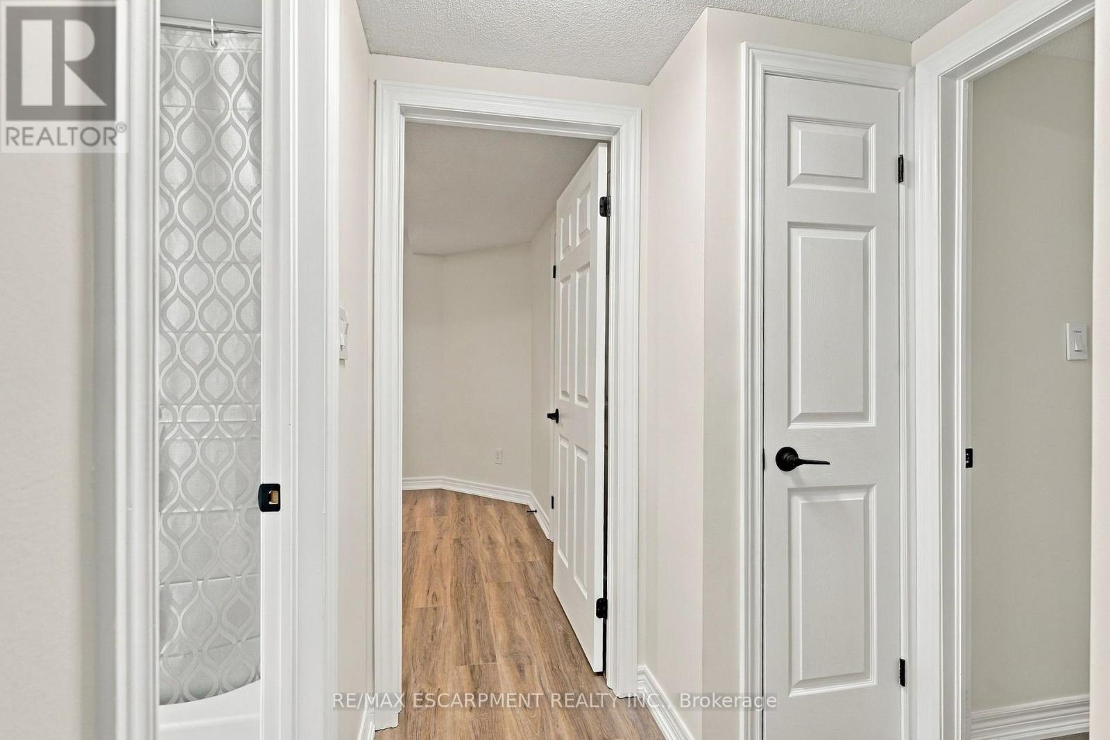 15 DALRYMPLE DRIVE - 33