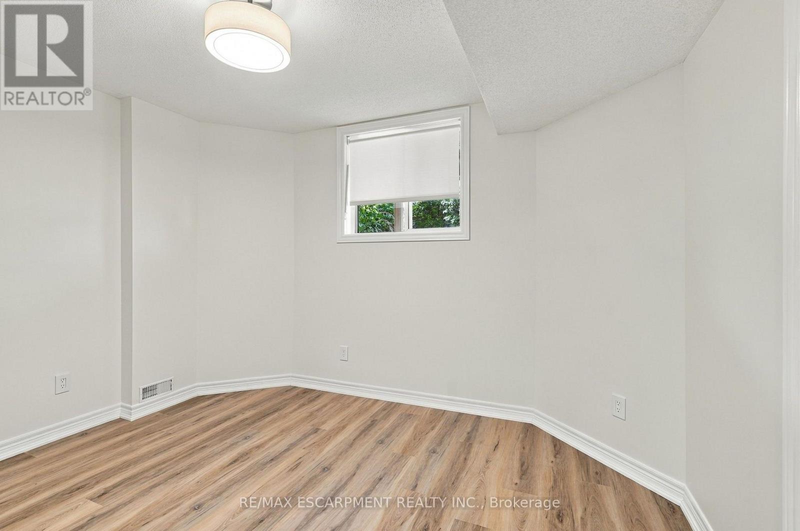 15 DALRYMPLE DRIVE - 36