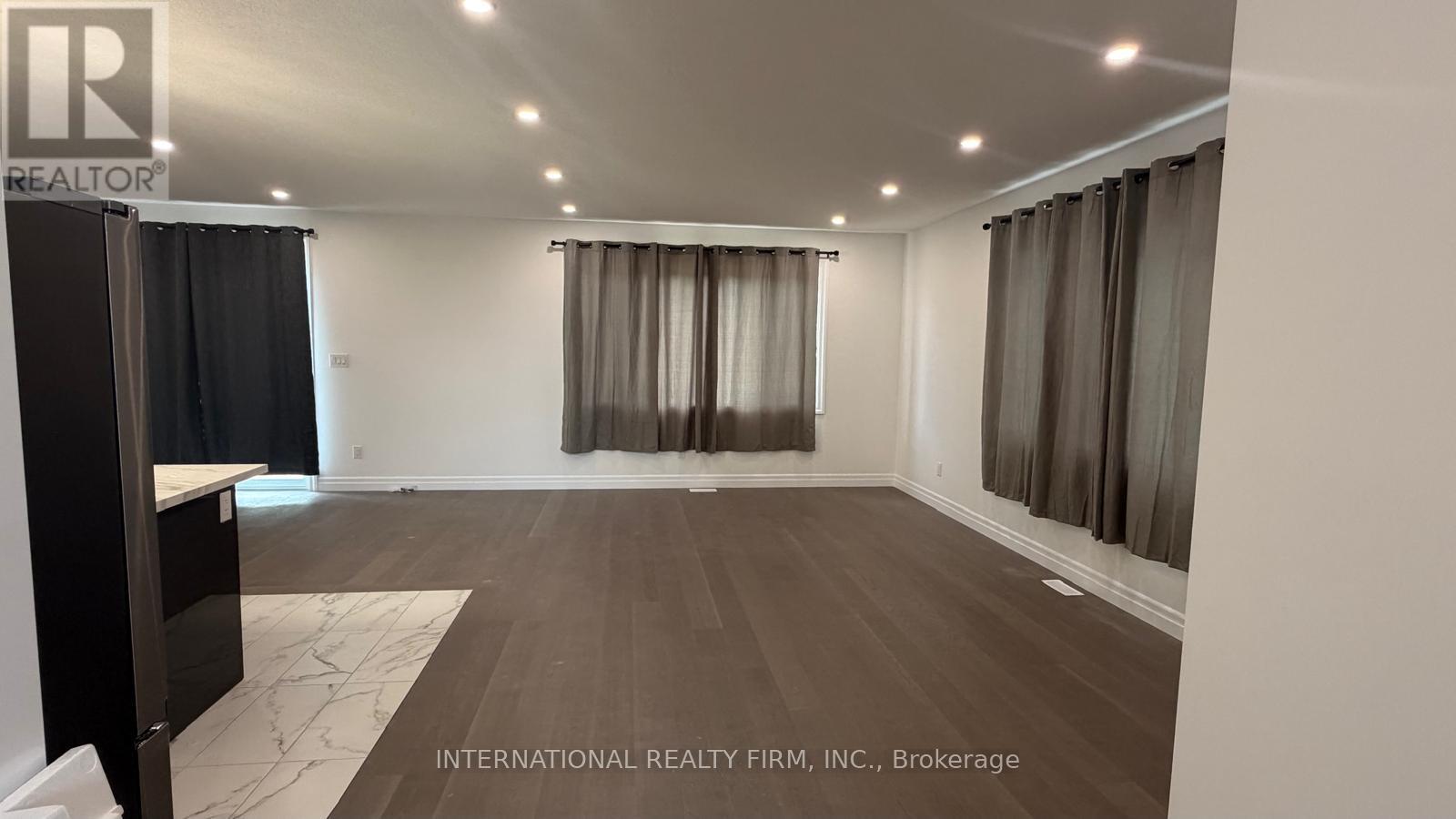 MAIN & UPPER - 891 DARNLEY BOULEVARD, London South (South U) — photo 11
