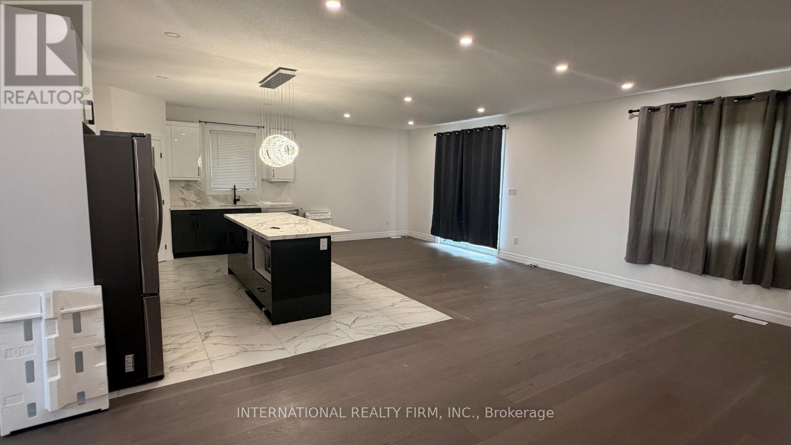 MAIN & UPPER - 891 DARNLEY BOULEVARD, London South (South U) — photo 12