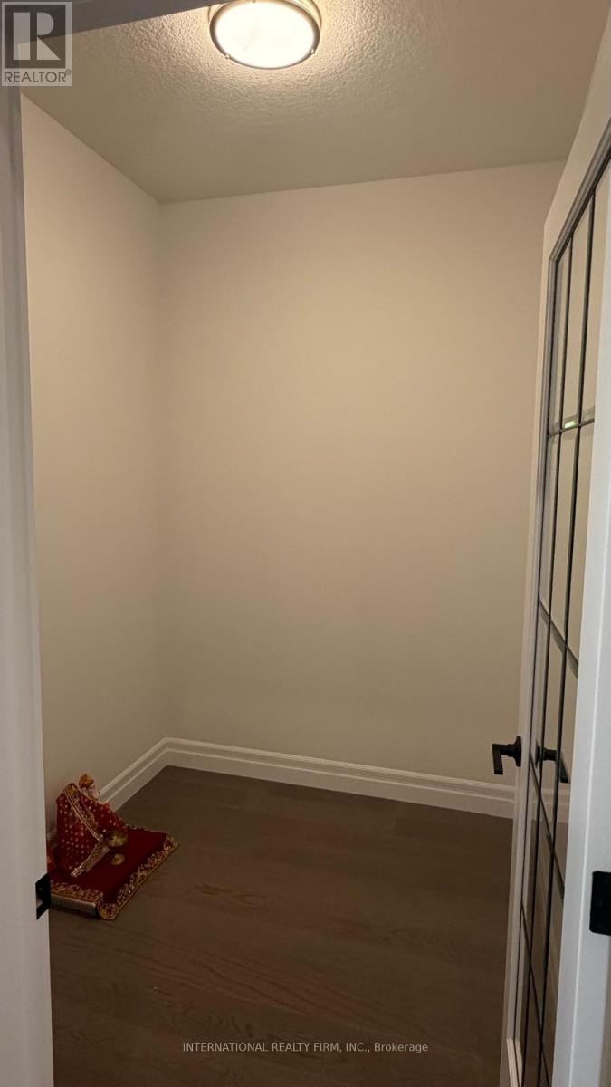 MAIN & UPPER - 891 DARNLEY BOULEVARD, London South (South U) — photo 8