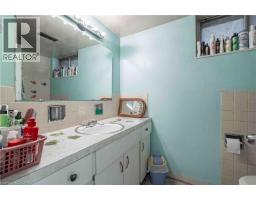 Primary Bedroom - 374 Upper Wentworth Street, Hamilton, ON L9A4T5 Photo 14