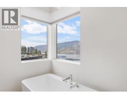 557 Clifton Court, Kelowna, BC V1V0B7 Photo 38