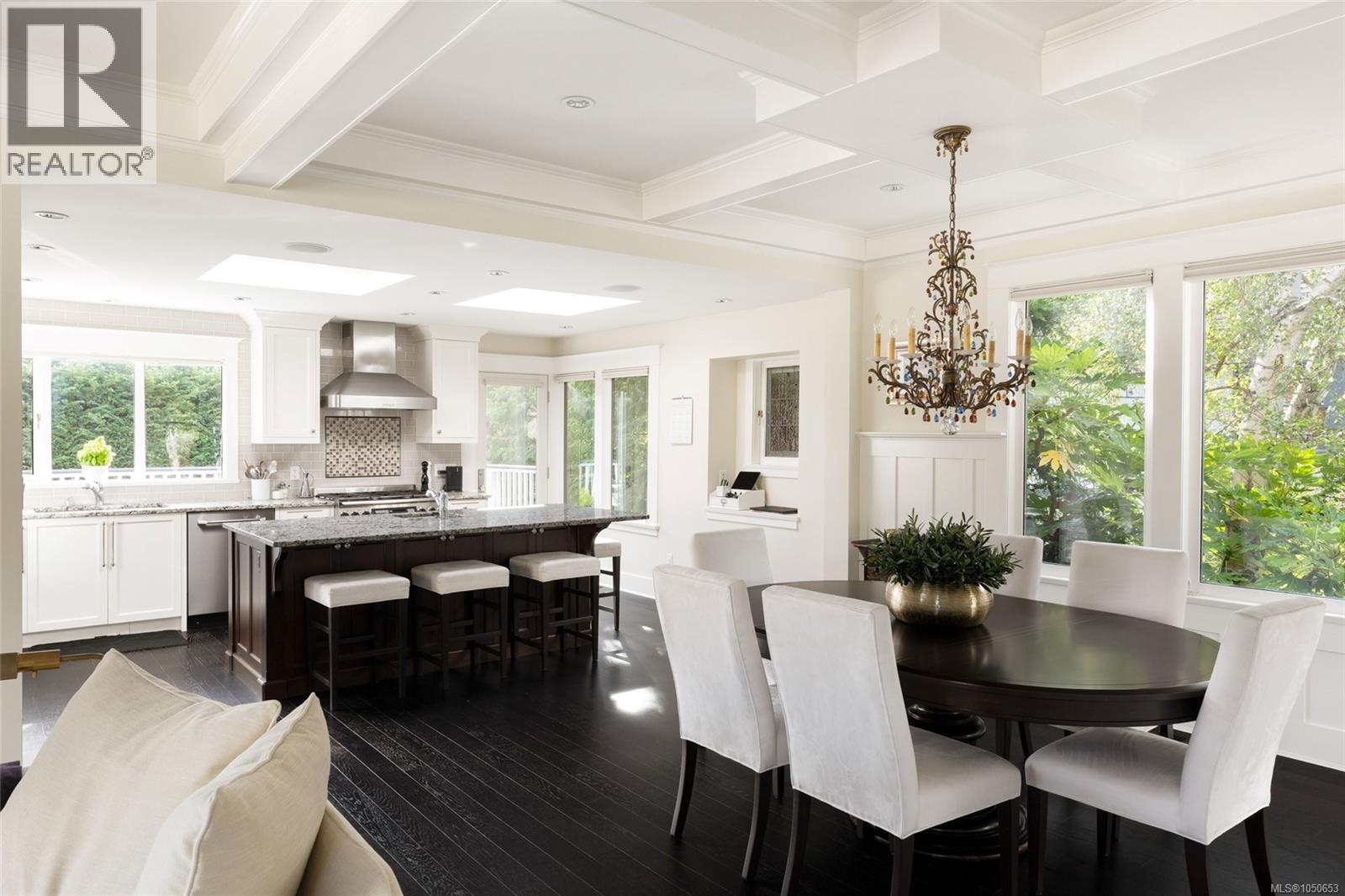  1033 Monterey Avenue, Oak Bay