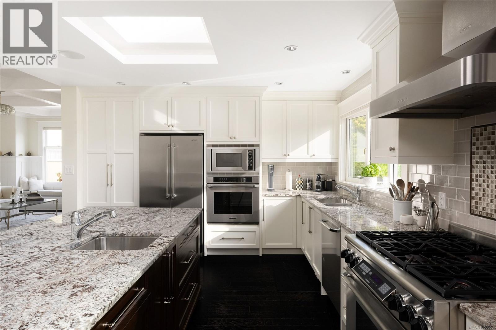  1033 Monterey Avenue, Oak Bay