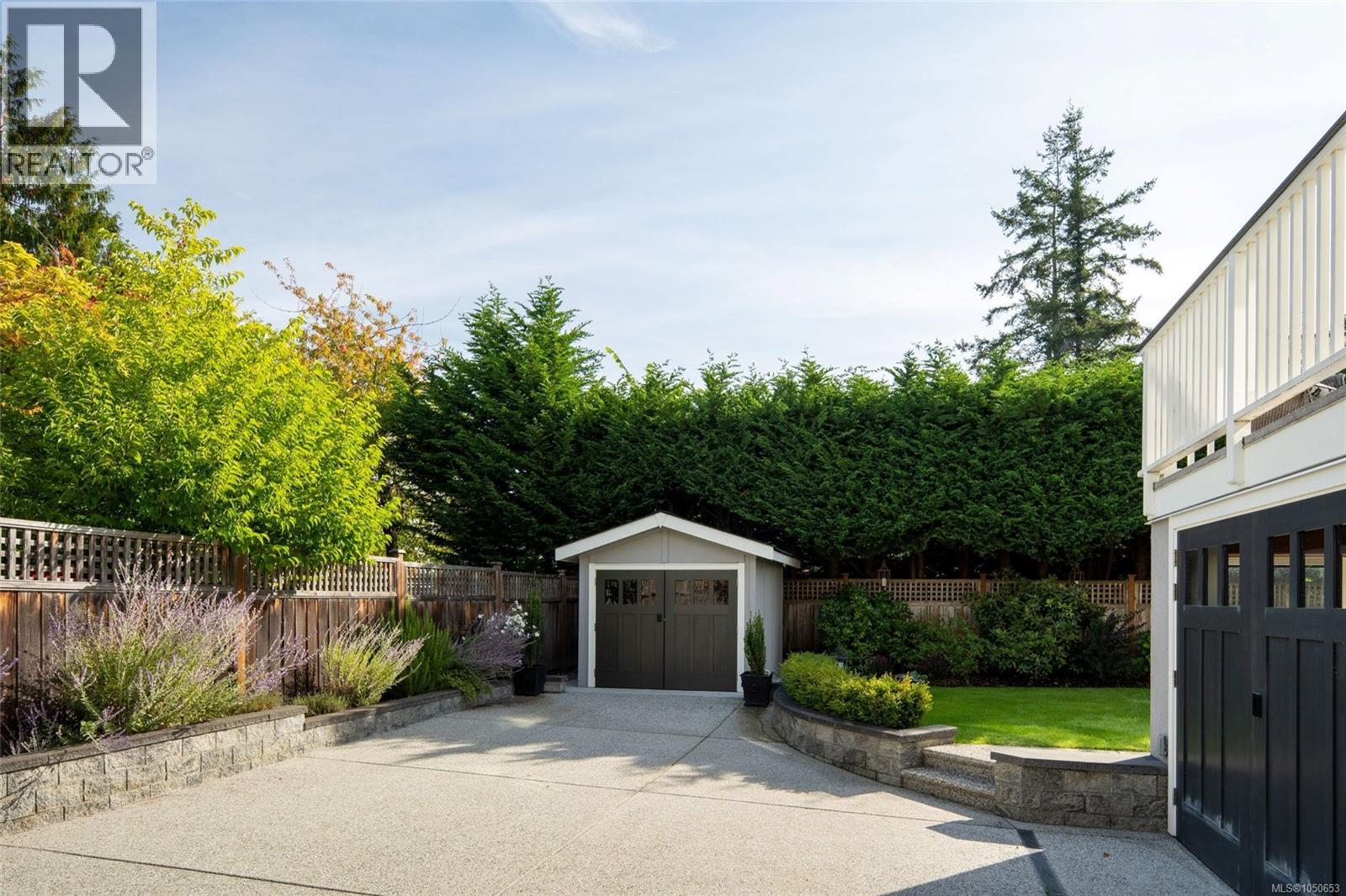  1033 Monterey Avenue, Oak Bay