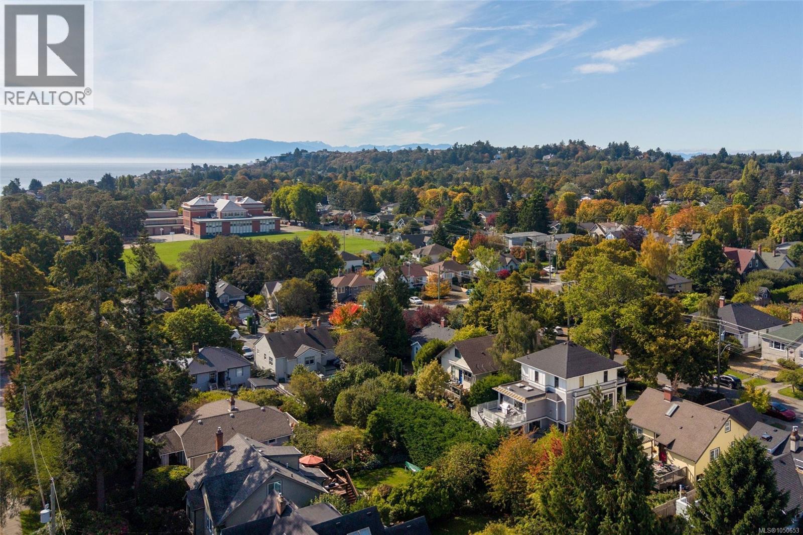 1033 Monterey Ave - 50
