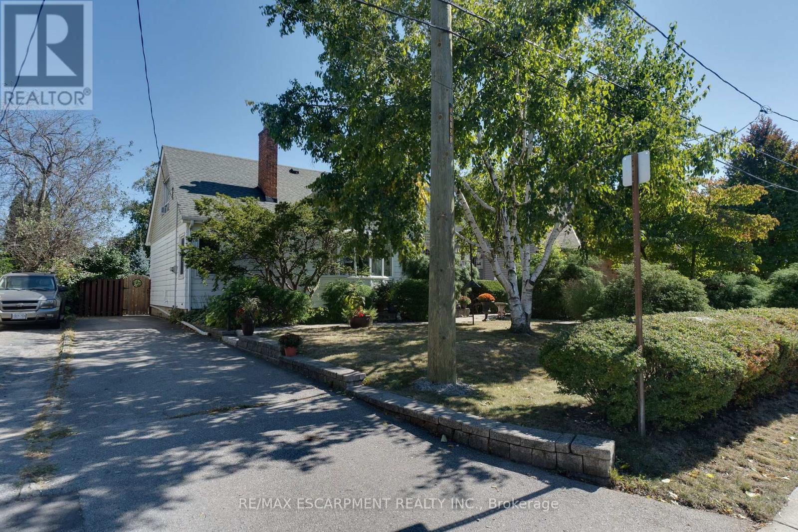 12 DON STREET, Hamilton (Dundas) — photo 3