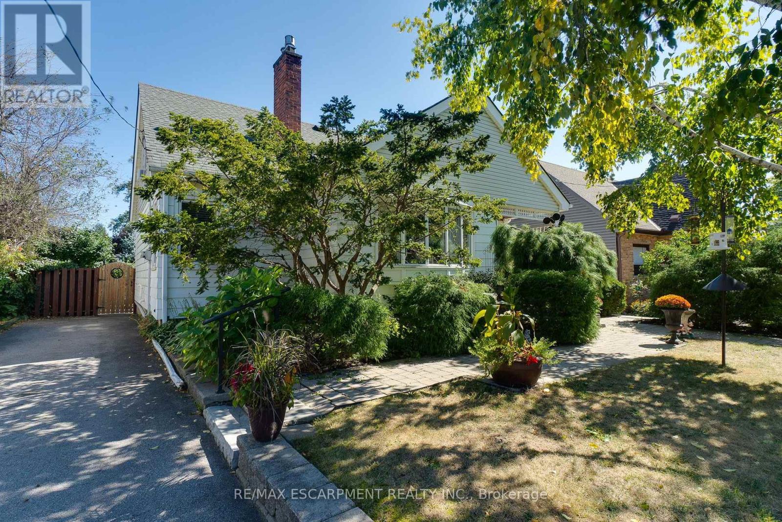 12 DON STREET, Hamilton (Dundas) — photo 2