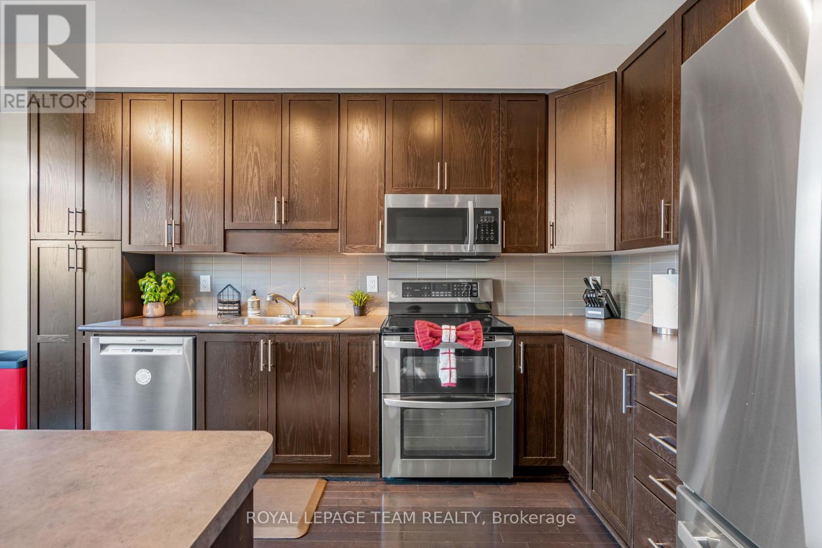 716 BRIAN GOOD AVENUE - 16