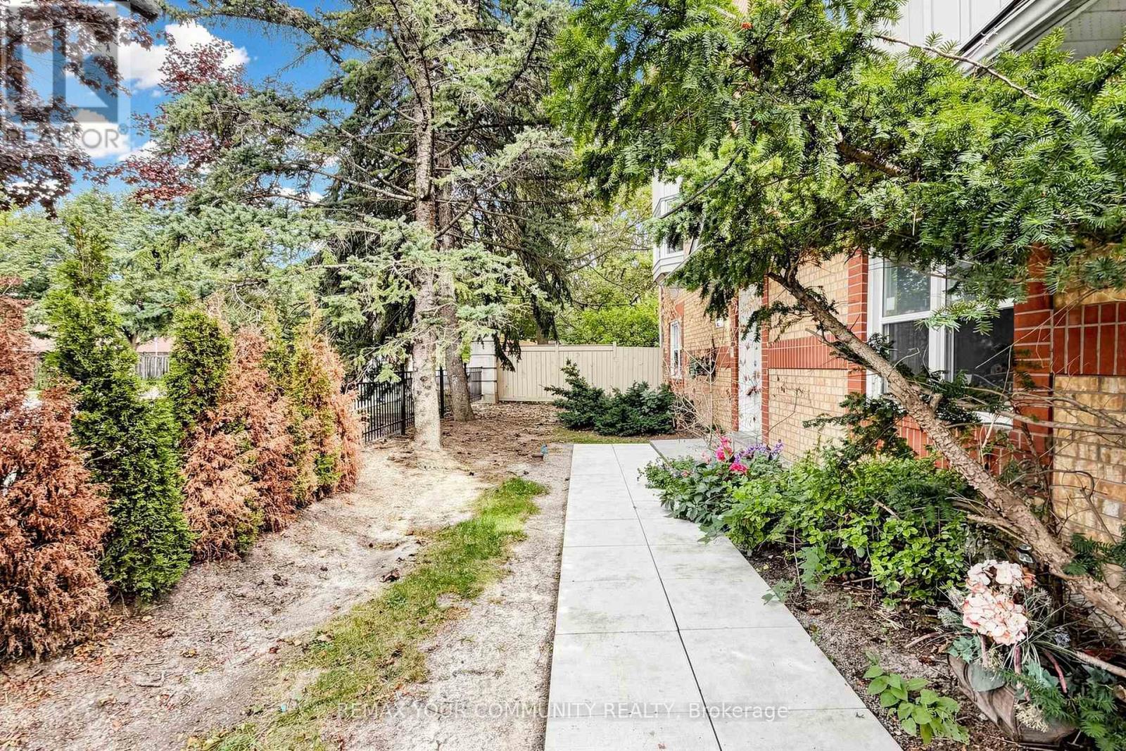 1 EDENBRIDGE DRIVE, Vaughan (Beverley Glen) — photo 2